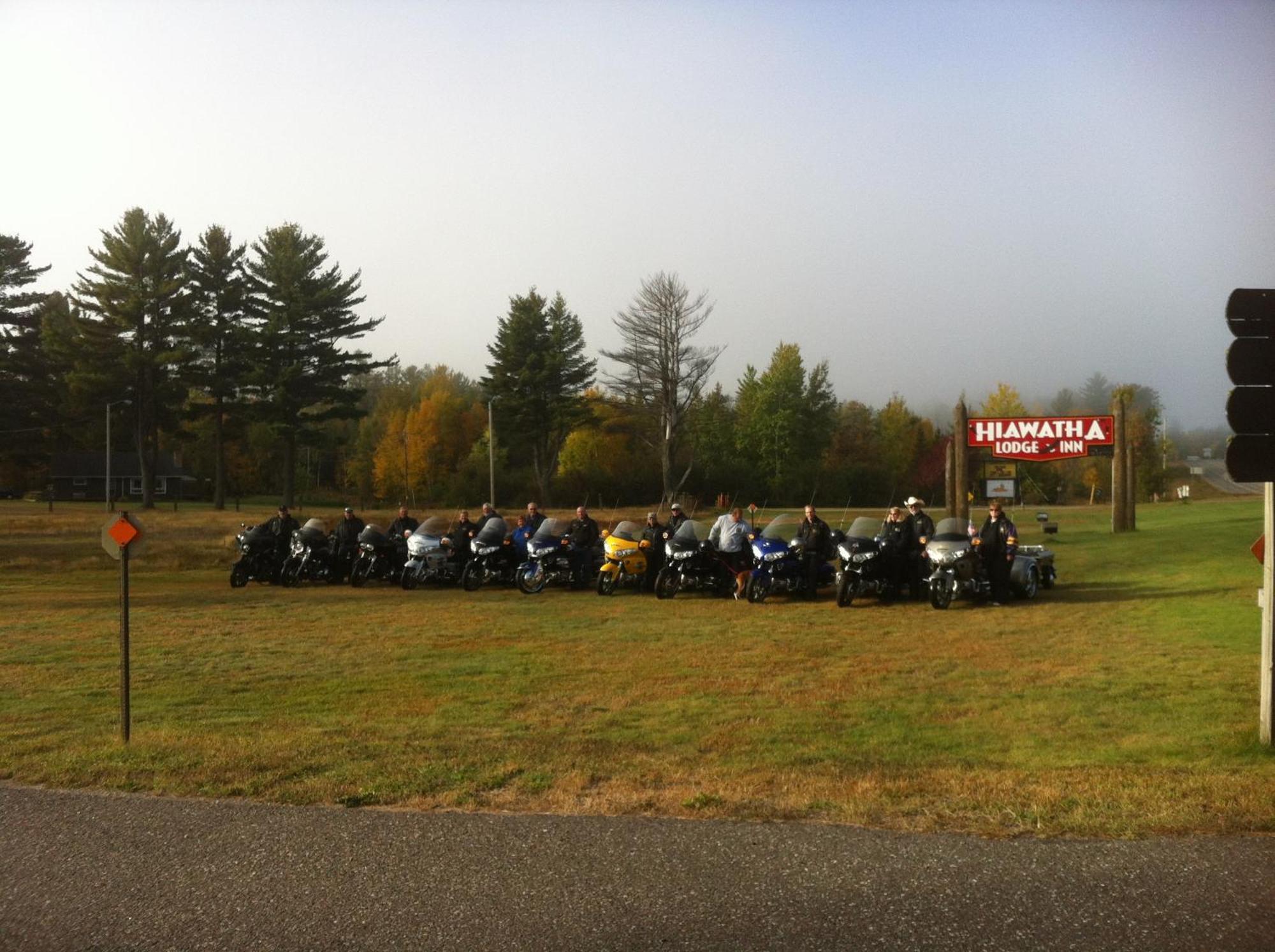 Hiawatha Lodge Inn إيغل ريفير المظهر الخارجي الصورة